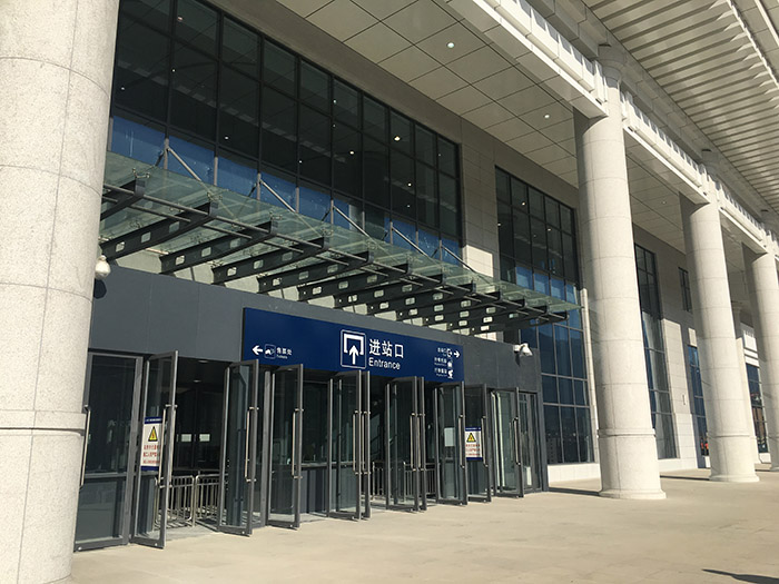 全國、省市政協(xié)委員體驗蘭渝鐵路、視察階州廣場