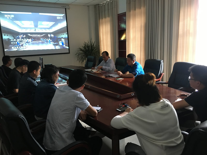 市龍江城鄉(xiāng)發(fā)展集團公司集體學(xué)習《習近平的七年知青歲月》并觀看《巡視利劍》專題片