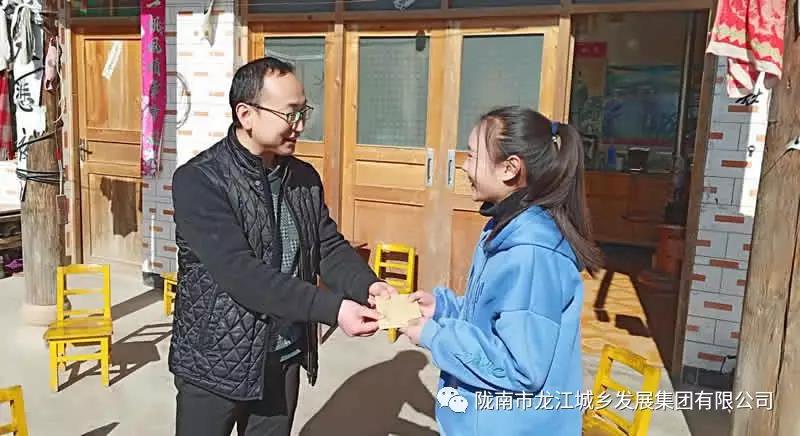 堅(jiān)持精準(zhǔn)幫扶，合力脫貧攻堅(jiān)——市龍江城鄉(xiāng)發(fā)展集團(tuán)、隴南太平洋財(cái)險(xiǎn)公司聯(lián)合開展幫扶文縣橋頭鎮(zhèn)安子坡村2019年春節(jié)慰問(wèn)活動(dòng)