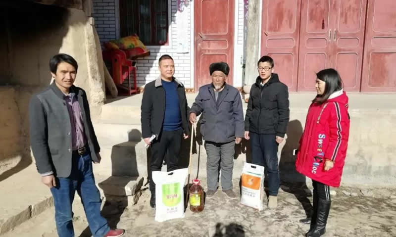 堅(jiān)持精準(zhǔn)幫扶，合力脫貧攻堅(jiān)——市龍江城鄉(xiāng)發(fā)展集團(tuán)、隴南太平洋財(cái)險(xiǎn)公司聯(lián)合開展幫扶文縣橋頭鎮(zhèn)安子坡村2019年春節(jié)慰問(wèn)活動(dòng)