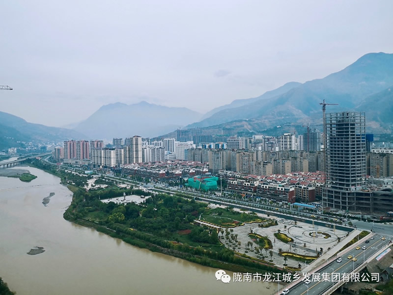 匠心傾注、喜封金頂——龍江?雙子座商住小區(qū)主體順利封頂