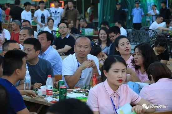 好嗨喲！隴南第一屆青島啤酒節(jié)開(kāi)幕啦，為期8天