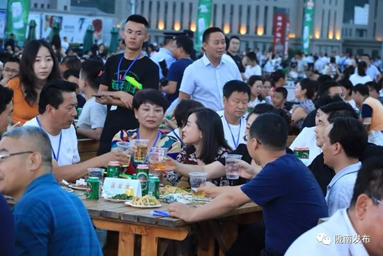 好嗨喲！隴南第一屆青島啤酒節(jié)開幕啦，為期8天