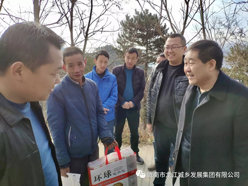 市龍江集團在文縣橋頭鎮(zhèn)安子坡村開展“解難題、辦實事、送溫暖”活動