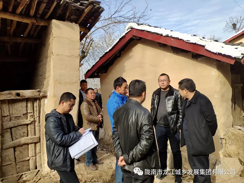 市龍江集團在文縣橋頭鎮(zhèn)安子坡村開展“解難題、辦實事、送溫暖”活動